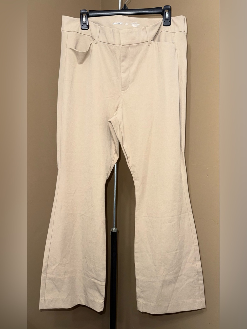 NWT OLD NAVY High-Rise Pixie-Flare Cream khaki Classic pants. Size 16 Petite.